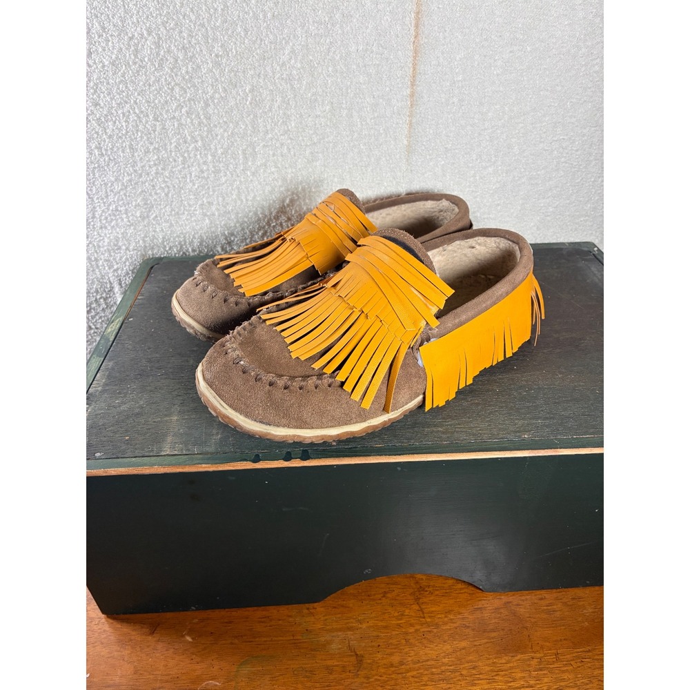 Minnetonka Moccasin Slippers Womens 7M Brown Yellow Fringe Faux Fur Excellent